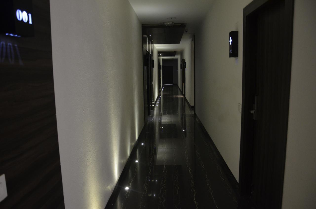 Oyo 1358 Hotel Crossroad Lucknow Exterior foto