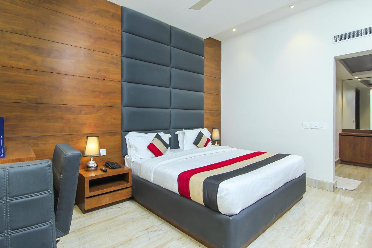Oyo 1358 Hotel Crossroad Lucknow Exterior foto